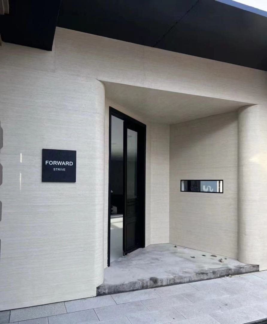 Entrada de casa com parede em pedra flexível