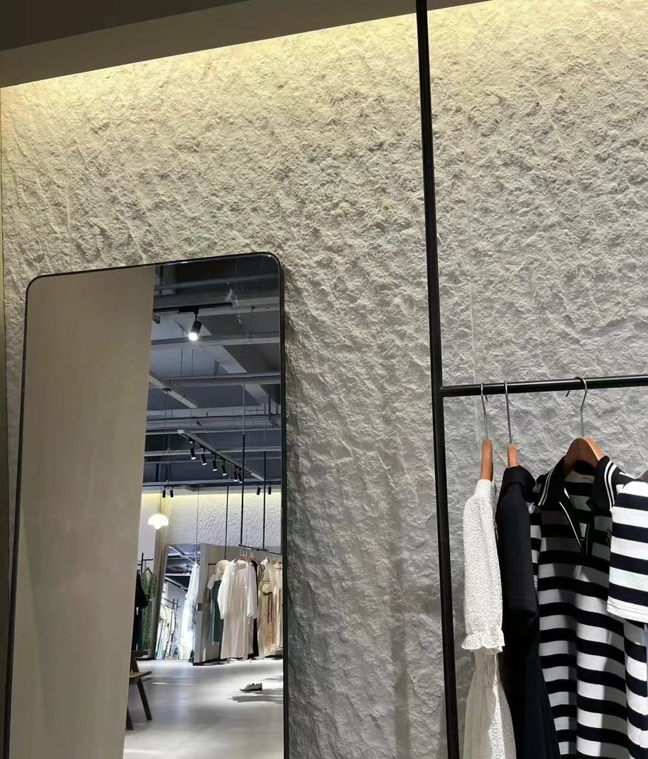 Parede de destaque em pedra flexível