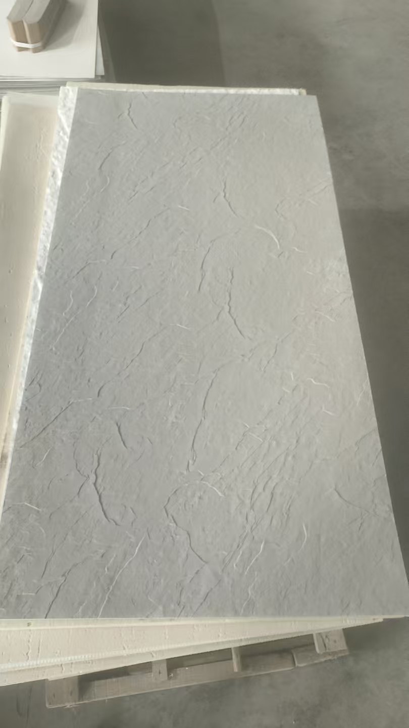 Pedra flexível Korevo Storm Slate — folha real de 120x60 cm no armazém de Loulé